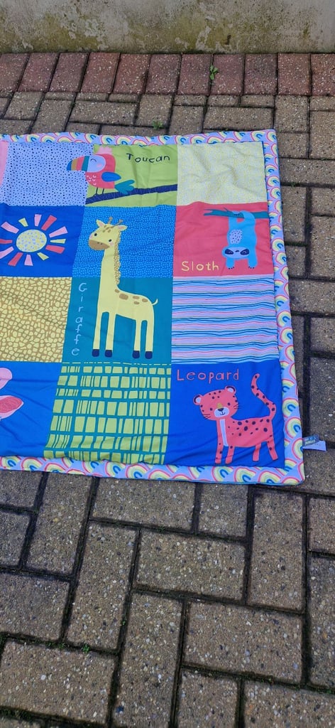 CHAD VALLEY TROPICAL JUNGLE LARGE FOLDABLE PLAY MAT. EXCELLENT CONDITION.