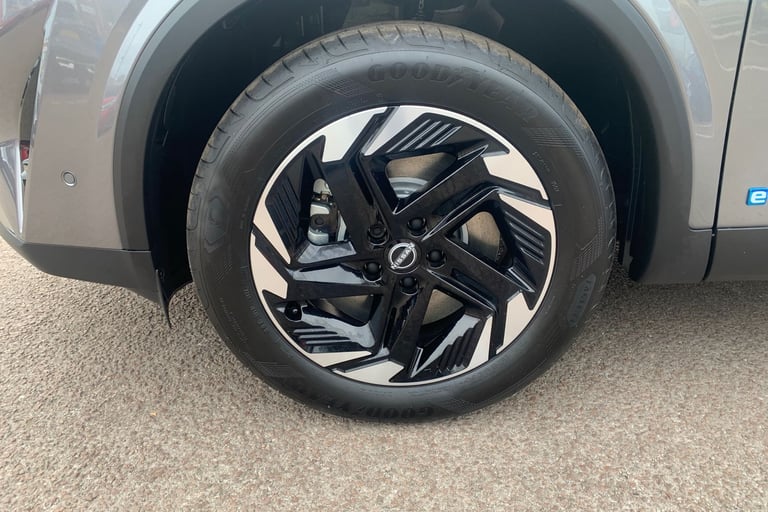 2025 Nissan Qashqai 1.5 E-Power N-Connecta [Glass Roof] 5dr Auto Hatchback Hybrid Automatic