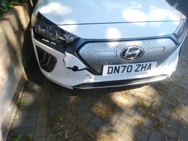 BARGAIN HALF-PRICE Hyundai IONIQ EV 2020 - 33k,MOT+TAX,PCO TFL badges,repairs: bumper,light,Rad