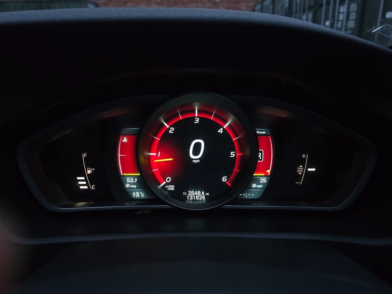 2013 Volvo V40 D3 R DESIGN 5dr HATCHBACK Diesel Manual