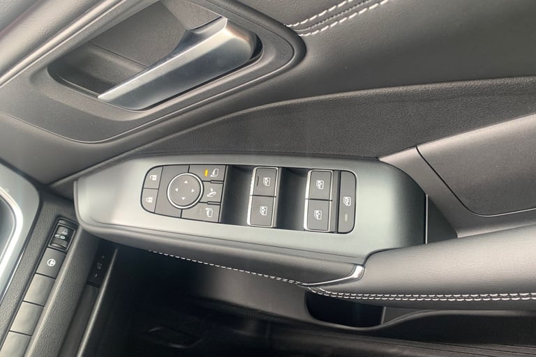 2025 Nissan Qashqai 1.5 E-Power N-Connecta [Glass Roof] 5dr Auto Hatchback Hybrid Automatic
