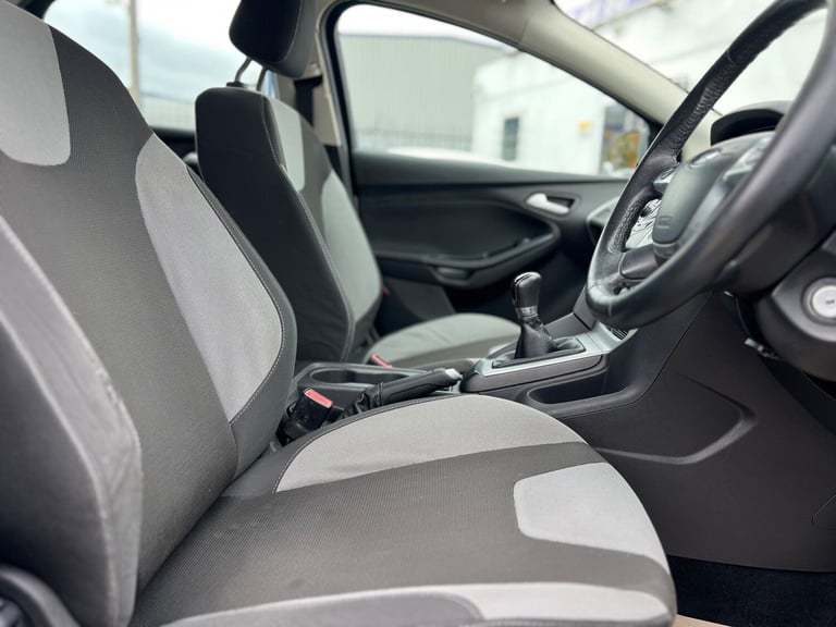 2013 Ford Focus 1.6 Zetec Euro 5 5dr HATCHBACK Petrol Manual