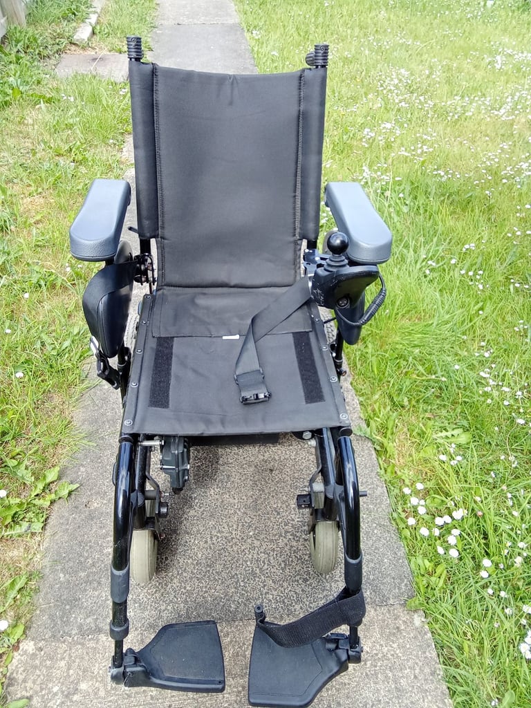 Electric wheelchair 