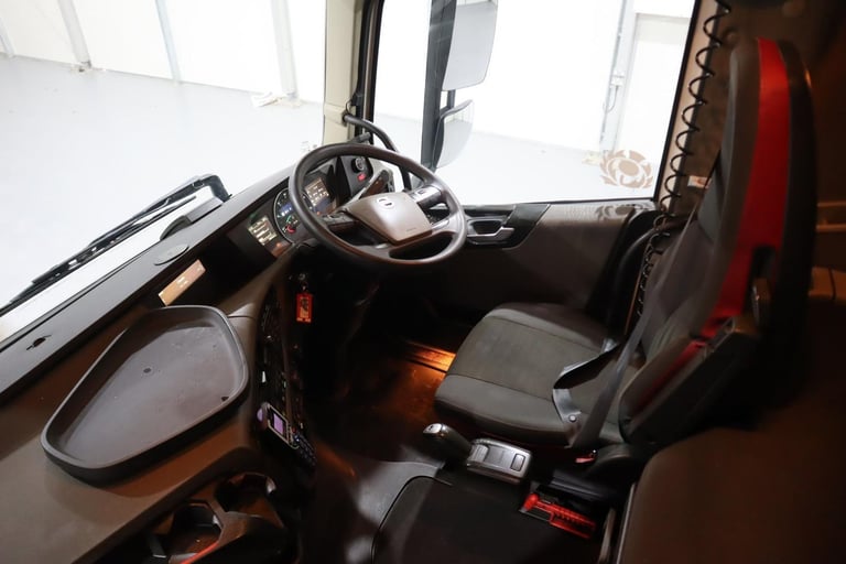 2016 (16 PLATE) Volvo FH460 6x2 Euro 6 Tractor Units