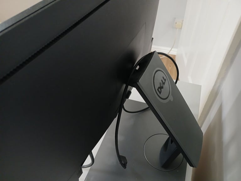 Dell 24in Monitor in excellent condition - LED - IPS - 60 Hz- Touchscreen