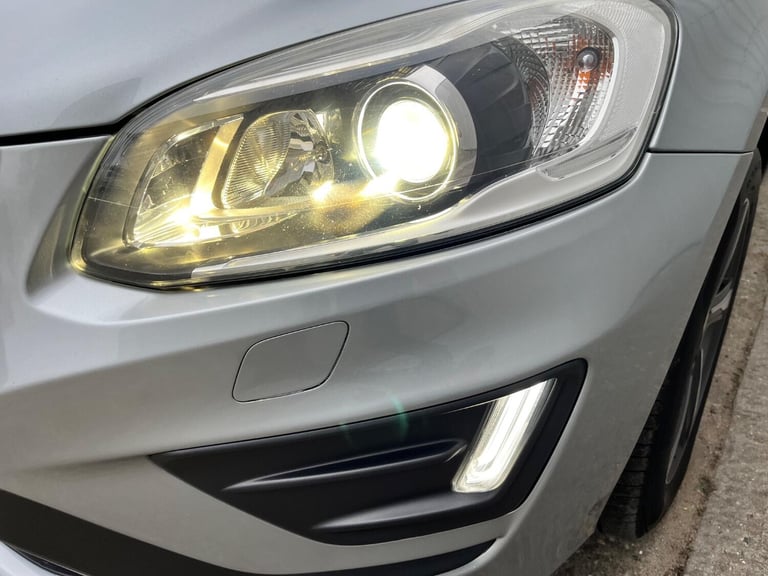 VOLVO XC60 2.0 R-Design Lux D4 (181hp) Silver Auto Diesel 2015