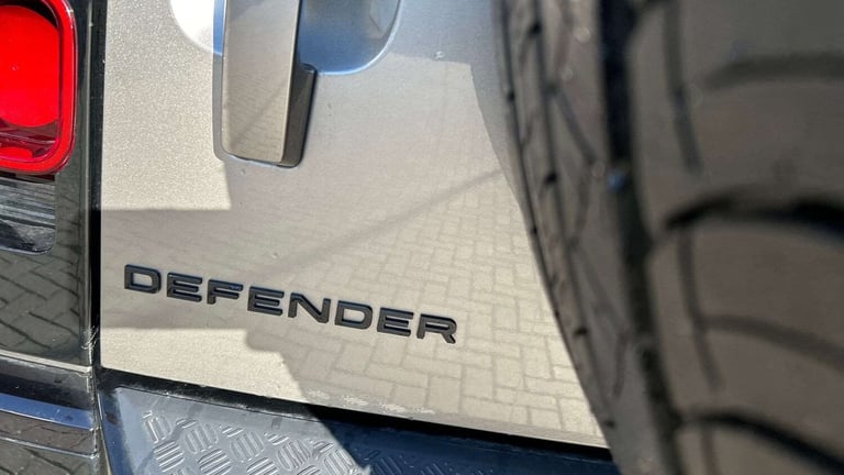 2024 Land Rover Defender 3.0 D250 X-Dynamic HSE 90 3dr Auto ESTATE DIESEL Automatic