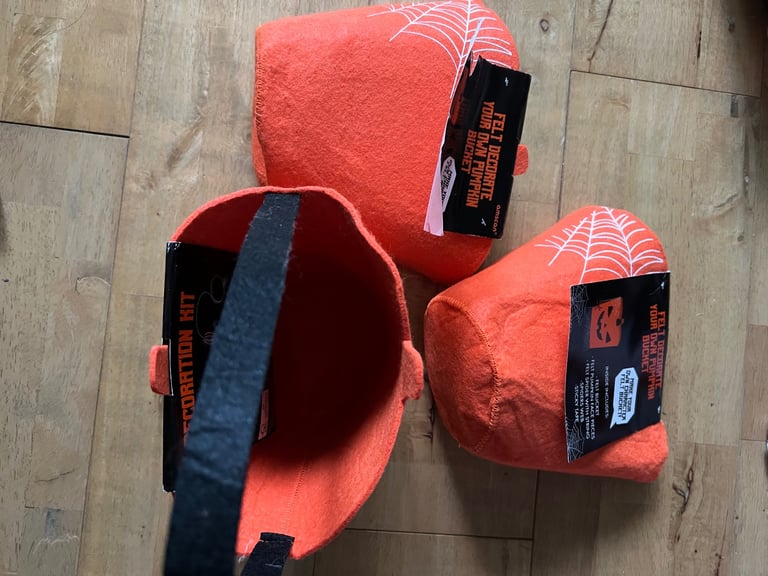 3 x Amscan decorate your own felt Hallowe’en pumpkin buckets