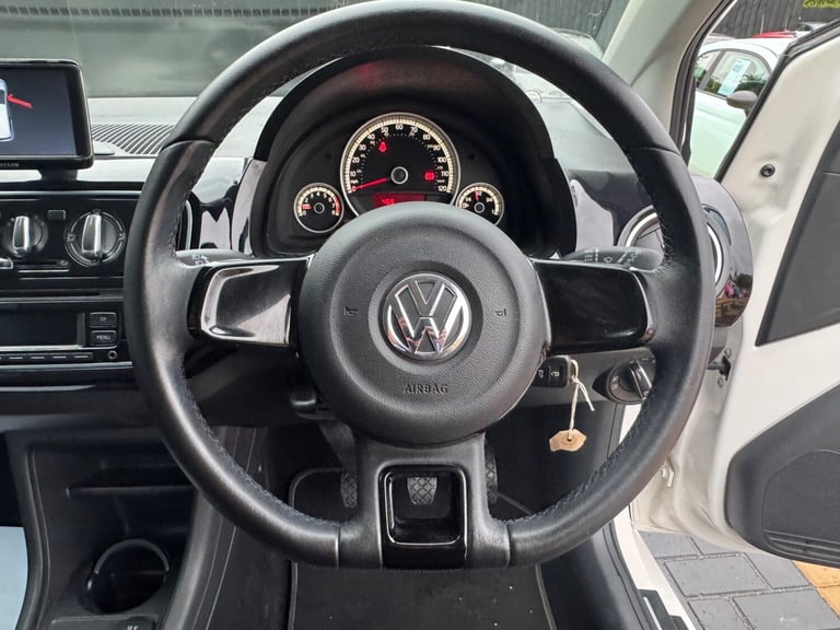  Volkswagen up! 1.0 High up! Euro 5 3dr Petrol Manual
