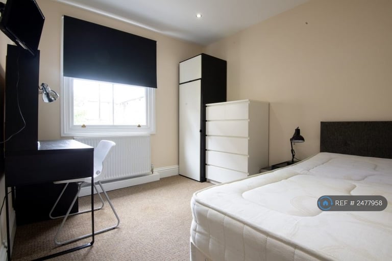 3 bedroom flat in Ashgrove, Bradford, BD7 (3 bed) (#2477958)