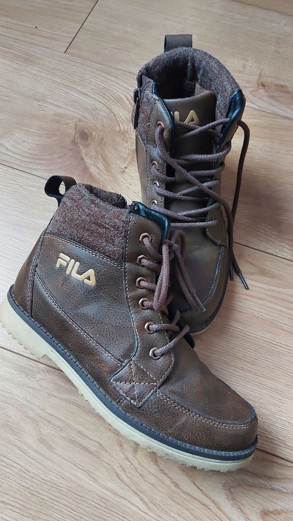 image for Fila winter boots size 5