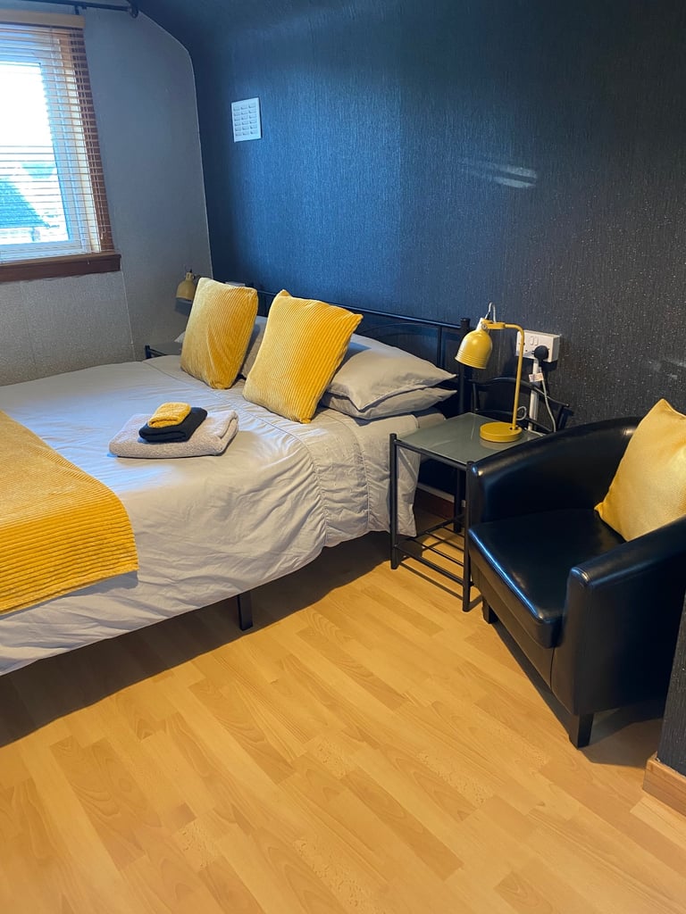 Room for worker Mon to Fri or Sun to Friday am