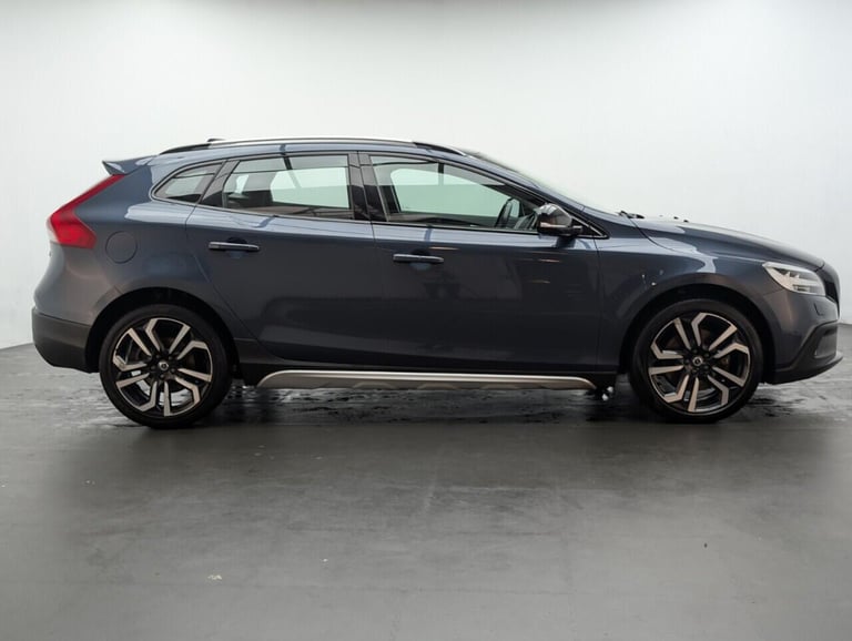 2019 Volvo V40 Cross Country 1.5 T3 Edition Hatchback 5dr Petrol Auto Euro 6 (s/s) (152 ps) 18'' ...