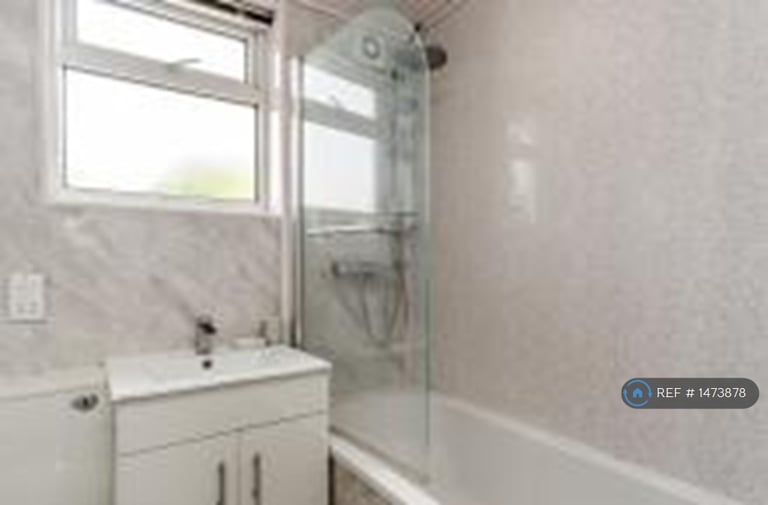 4 bedroom flat in Stoughton Close, London, SW15 (4 bed) (#1473878)