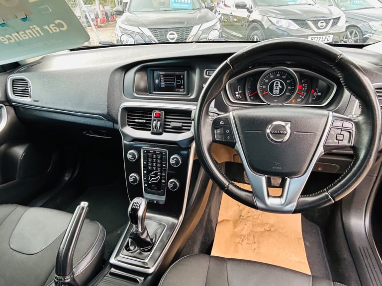 2018 Volvo V40 2.0 T2 Momentum Hatchback 5dr Petrol Manual Euro 6 (s/s) (122 ps)