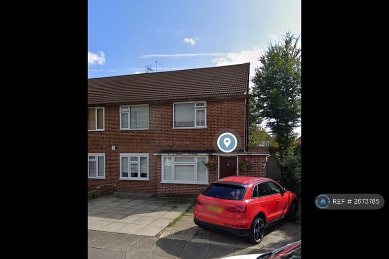 2 bedroom flat in Mount Close, Cockfosters, Barnet, EN4 (2 bed) (#2673785)