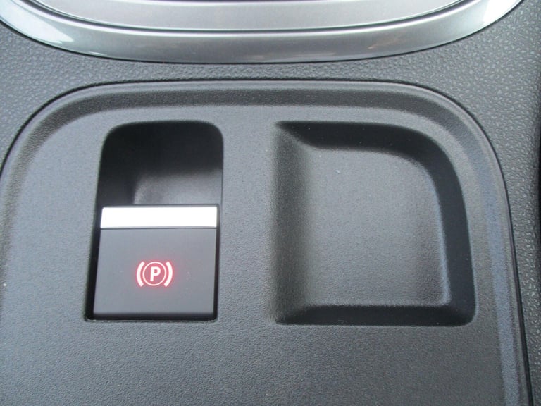 2025 Fiat 600 1.2 MHEV SUV 5dr Petrol Hybrid e-DCT Euro 6 (s/s) (100 ps) HATCHBACK Petrol/Electri...