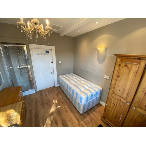 Semi-Studio in Hammersmith Grove, London W6 7HB * All Utility Bills Included.