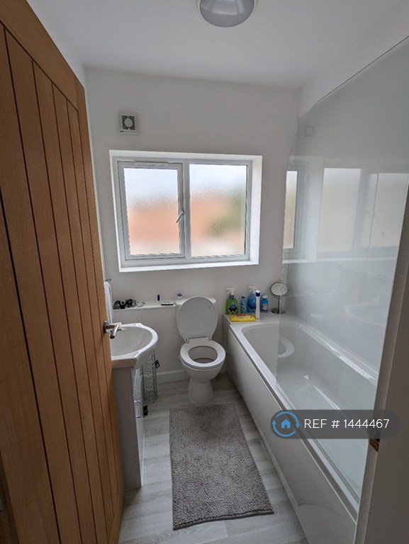 2 bedroom flat in Jubilee Street, Rugby, CV21 (2 bed) (#1444467)