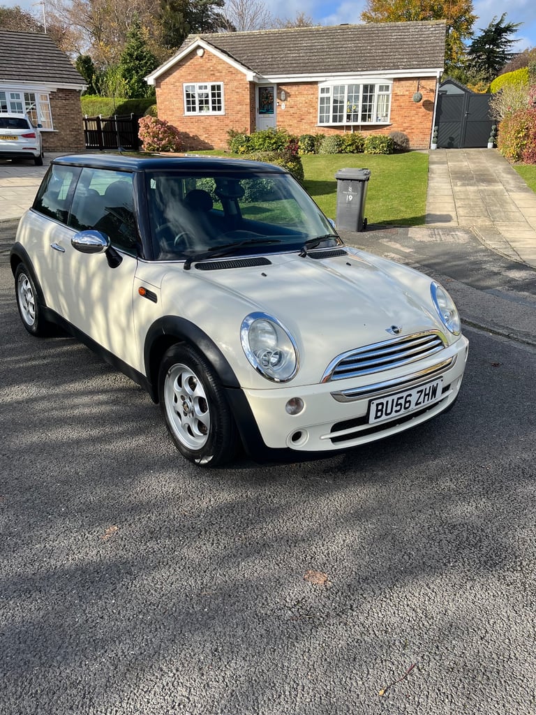 image for Mini Cooper 1.6 petrol 65000 miles full service history V.G.C £1650.