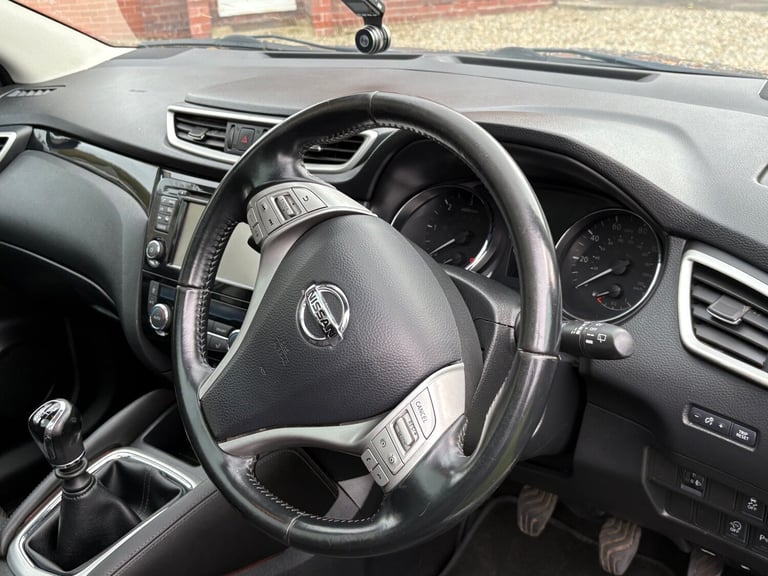 2014 Nissan Qashqai 1.5 dCi Acenta Premium 5dr HATCHBACK Diesel Manual