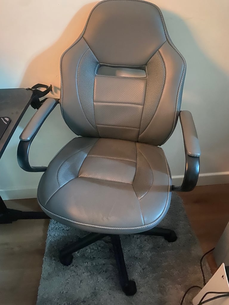 Samsung monitor - X rocker gaming station desk -  grey gaming chair 