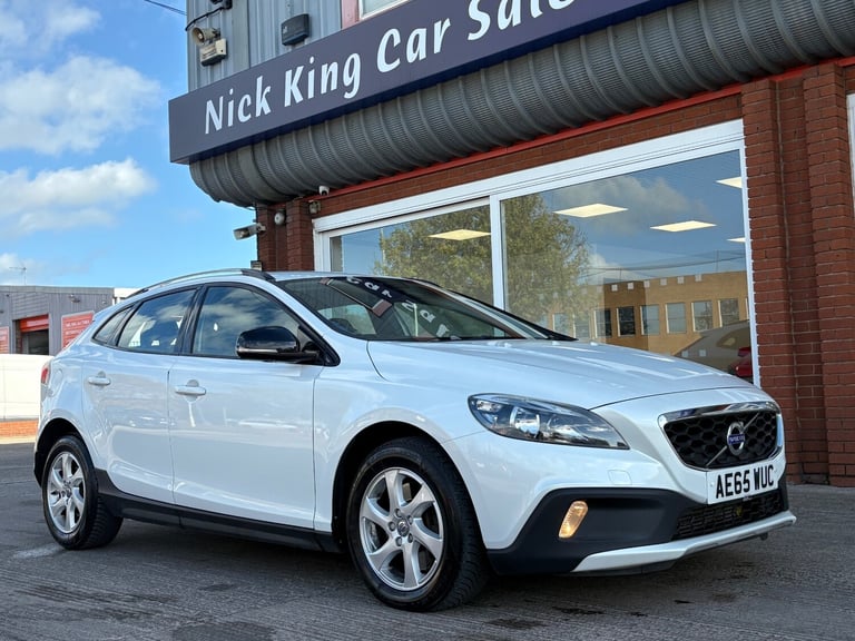 2015 Volvo V40 D2 [120] Cross Country SE Nav 5dr ++ SAT NAV / DAB / 20 TAX / ULEZ ++  HATCHBACK D...
