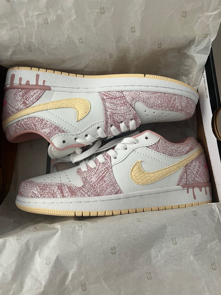 image for AIR JORDAN 1 LOW SE - ARCTIC PUNCH