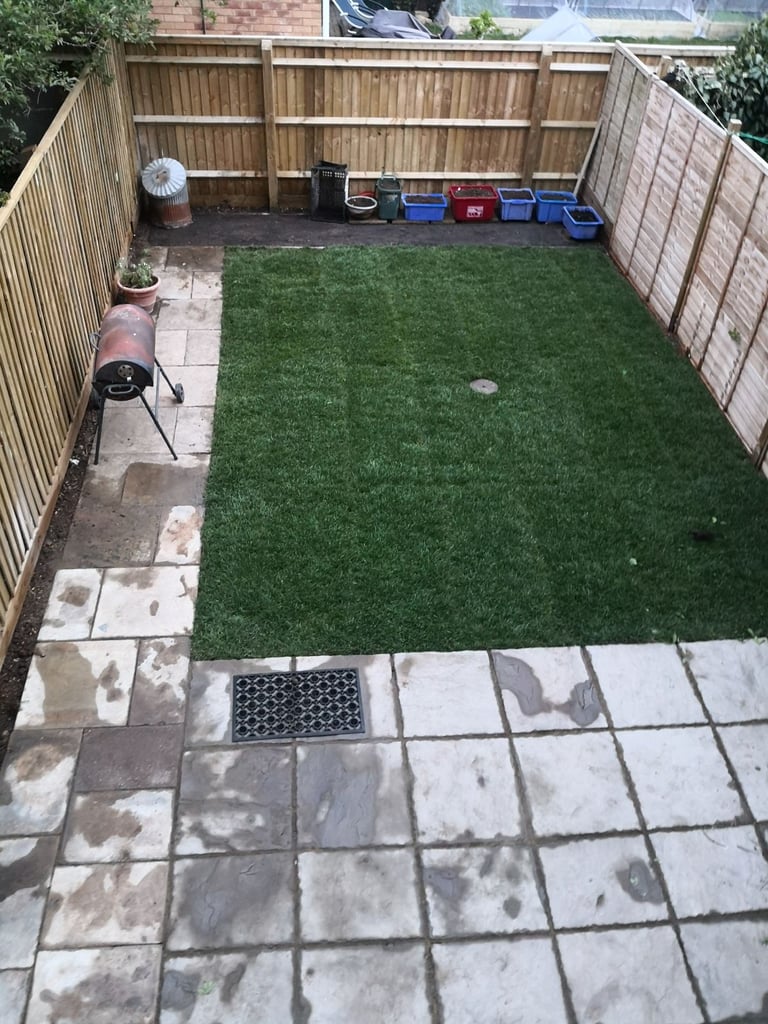 Large 5 bed house, 3 bathrooms ideal for 2 families to share near Nuffield hospital