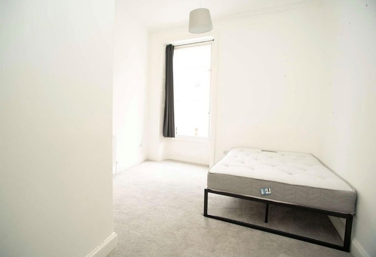 DOUBLE BEDROOM for flat share in very spacious, 3 bed HMO flat in Bruntsfield – available NOW