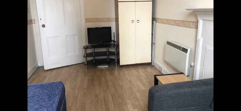 Pollokshields. 4 lovely rooms in furnished flat 