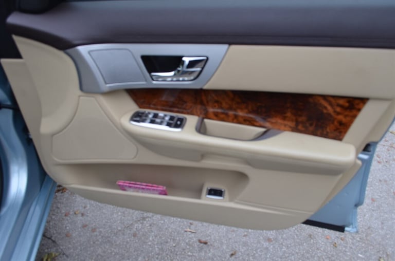 2012 Jaguar XF 2.2d Premium Luxury 4dr Auto SALOON DIESEL Automatic