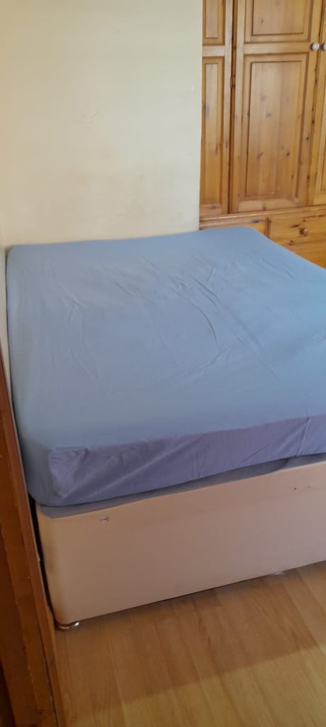 Couple room available for rent 