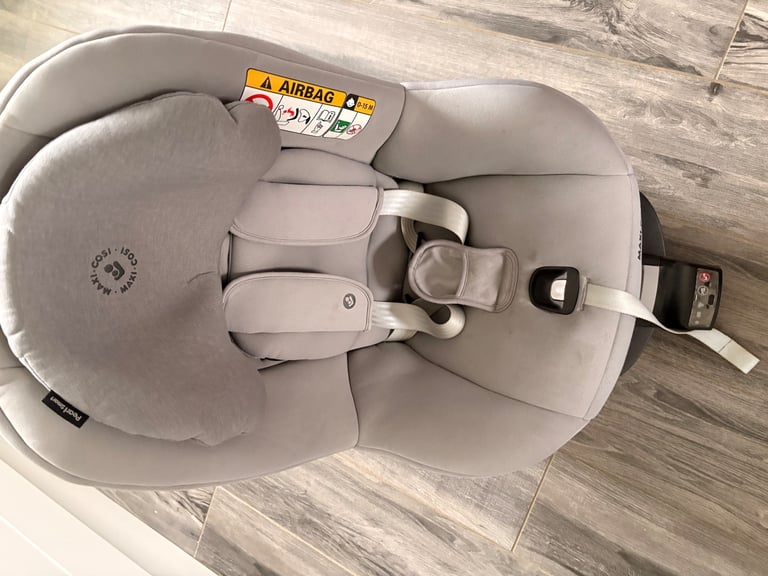 Pear car seat and isofix