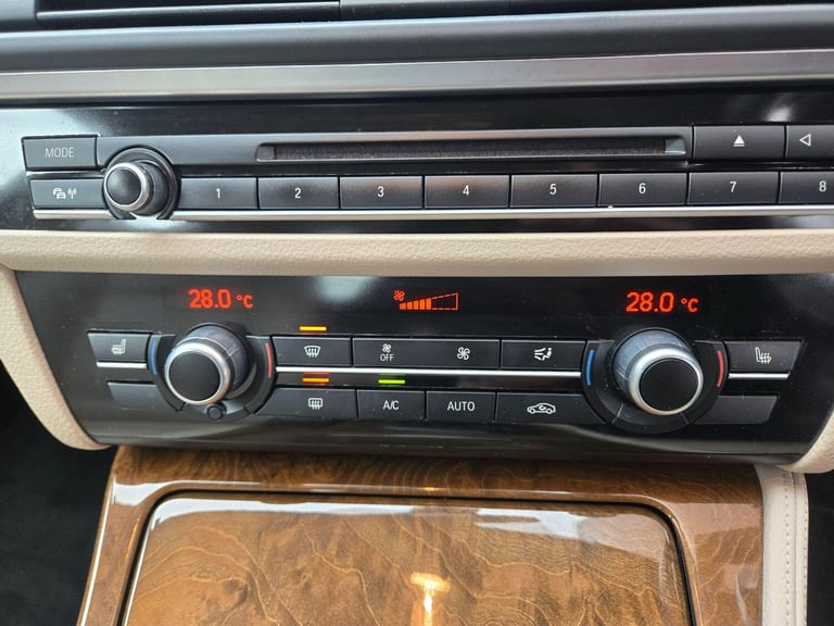 2013 BMW 5 Series 2.0 520d SE Auto Euro 5 (s/s) 4dr SALOON Diesel Automatic