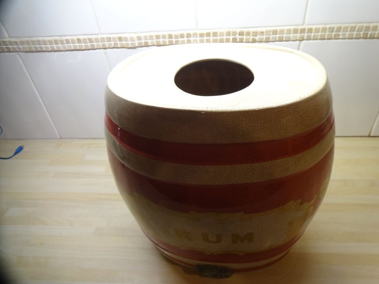 VINTAGE IRONSTONE RUM / GIN BARRELS 
