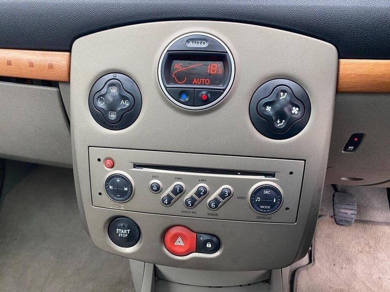 2007 Renault Clio 1.6 VVT Initiale 5dr HATCHBACK PETROL Manual