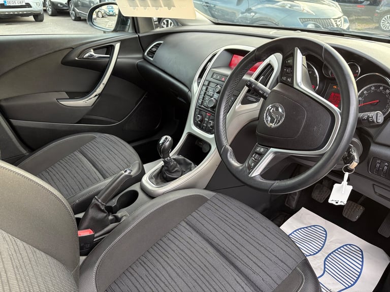 2014 Vauxhall Astra 1.6 16v Excite Hatchback 5dr Petrol Manual Euro 5 (115 ps)
