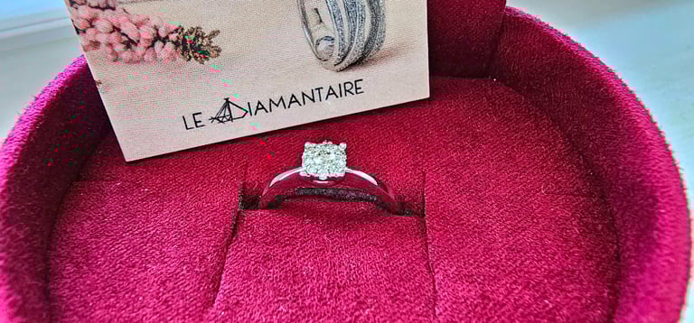 Real NATURAL MINED DIAMOND ENGAGEMENT ring 9ct white gold