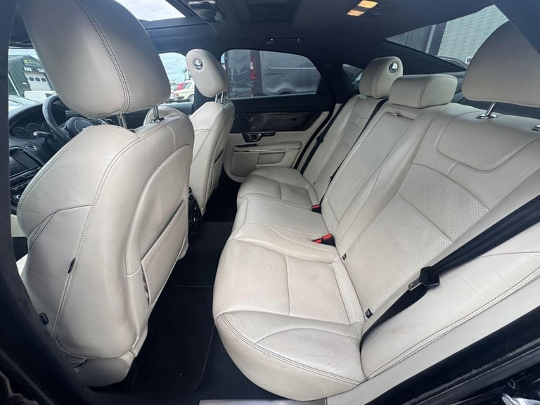 2014 Jaguar XJ 3.0d V6 Portfolio Auto Euro 5 (s/s) 4dr SALOON Diesel Automatic
