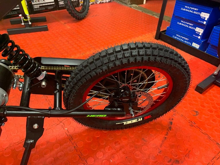KUBERG ELECTRIC TRIALS HERO OFF ROAD BIKE AGE 5-12 YEARS 