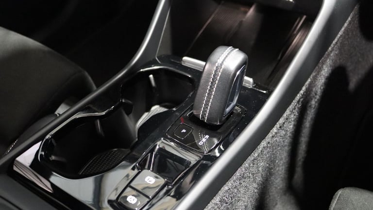  Volvo XC40 T3 R-Design (Lounge Pack, Sunroof, Harman Kardon, 360 Camera, BLIS) Petrol Automatic