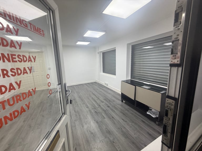 * Shop To Let in Shirley £750.00 PCM*