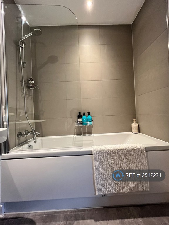 2 bedroom flat in Shrubhill Walk, Edinburgh, EH7 (2 bed) (#2542224)