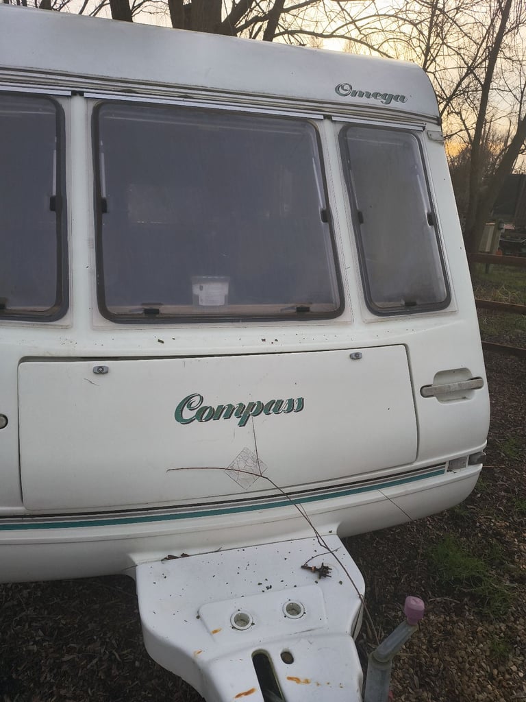 Caravan Omega compass 490-5/with full awning
