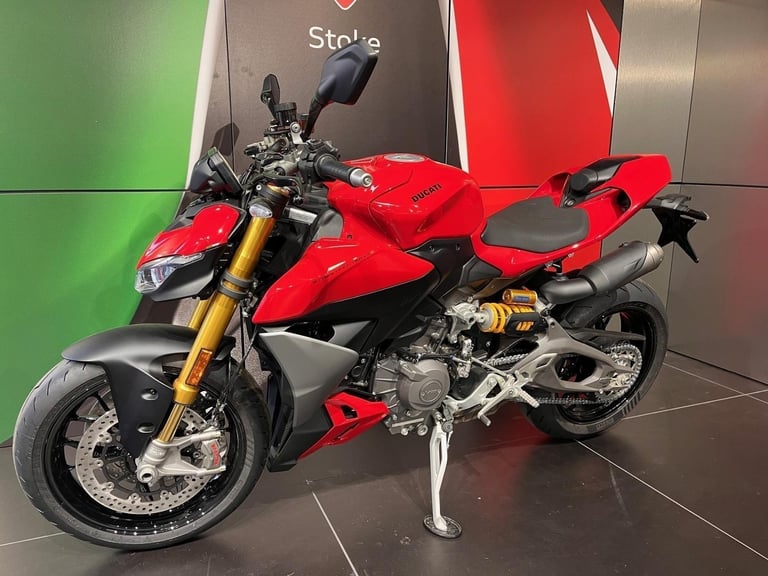 DUCATI STREETFIGHTER V2 S NEW 2025 MODEL YEAR BIKE IN STORE EX DISPLAY BIKE