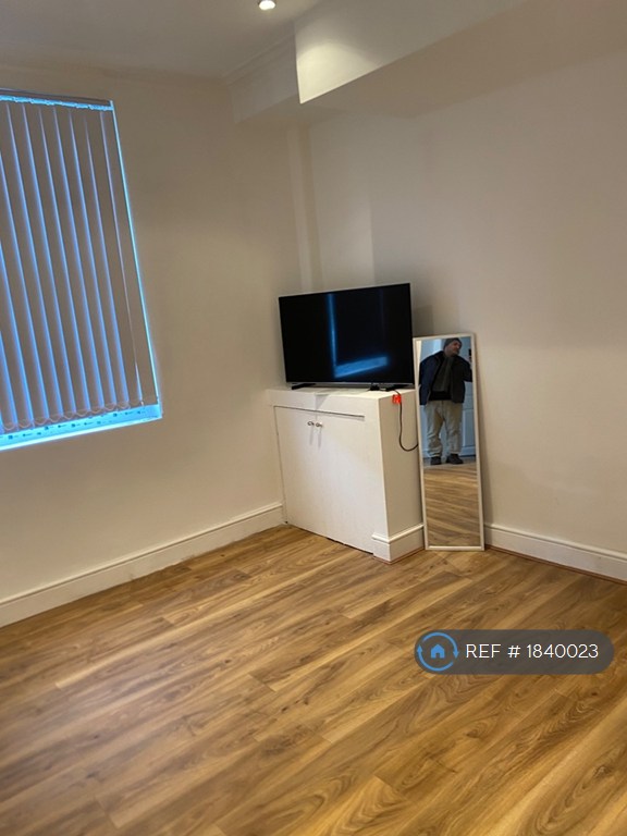 2 bedroom house in Hovis Street, Manchester, M11 (2 bed) (#1840023)