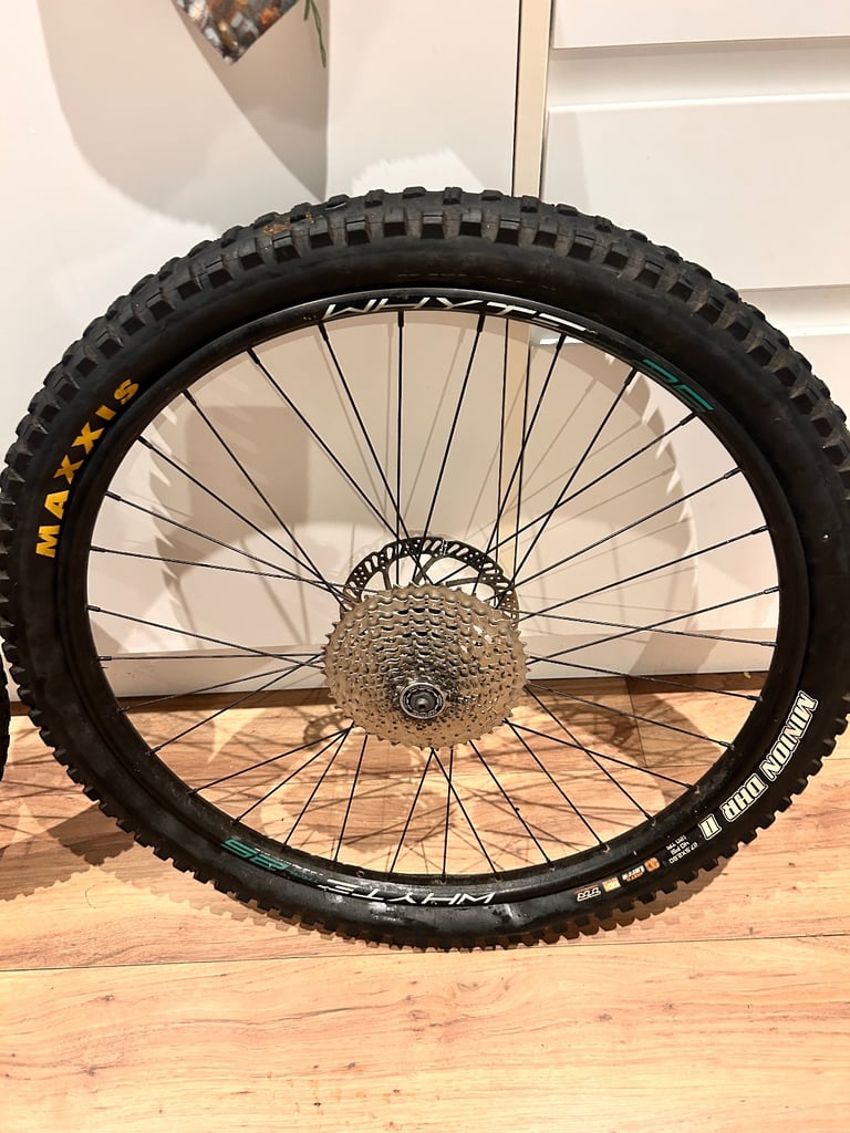 27.5 inch Whyte trail 25 wheelset with Maxxis tyres