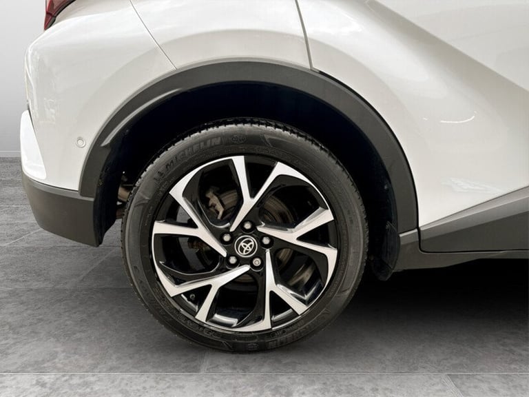 2022 Toyota C-HR VVT-h Design SUV HYBRID Automatic