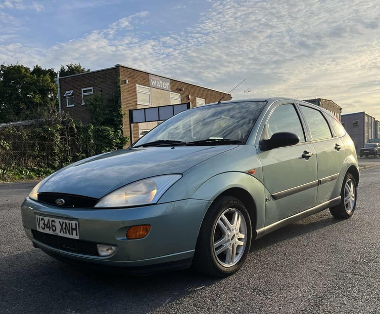 Cheap Ford, FOCUS, Hatchback, 1999, Manual, 1796 (cc),5 doors for sale in West Byfleet, Surrey